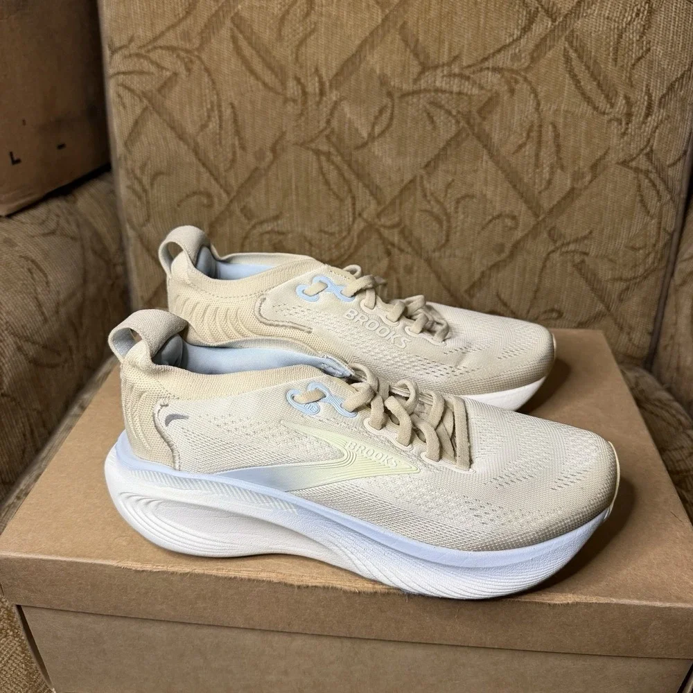 Brooks Adrenaline GTS 25 Sand Coconut 1204431B244 Women's 6.5 B Running Shoes